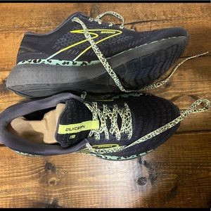 Size 10 BROOKS WOMEN'S GLYCERIN 19 ELECTRIC CHEETAH